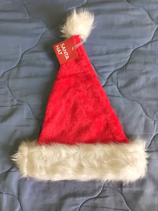 Празнична зимна шапка с пискюл