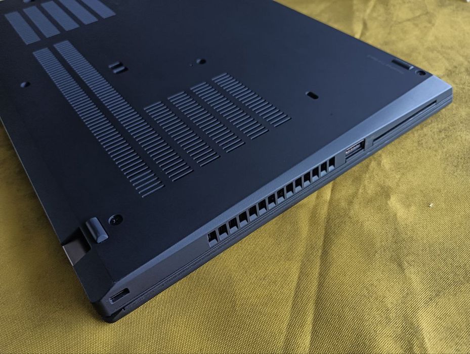 Lenovo ThinkPad T14 Gen 2 - i7 , 24 Ram , 512 SSD Floresti