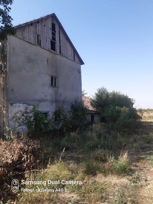 Vânzare imobil și terenuri – Com. Băneasa, Județul Giurgiu, lângă Primărie, central.