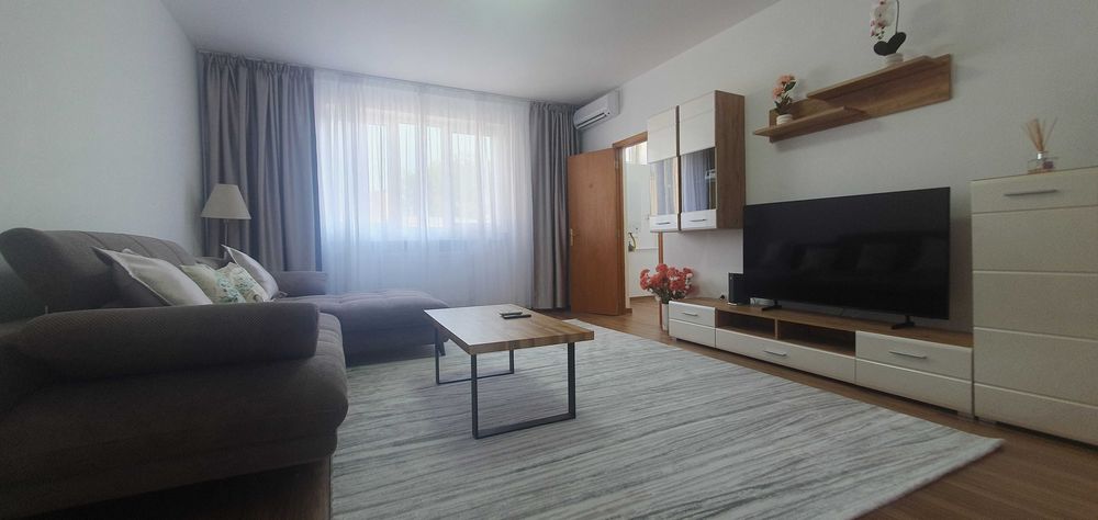 INCHIRIEZ  apartament 3 camere, superb, sector 1, Piata Romana,