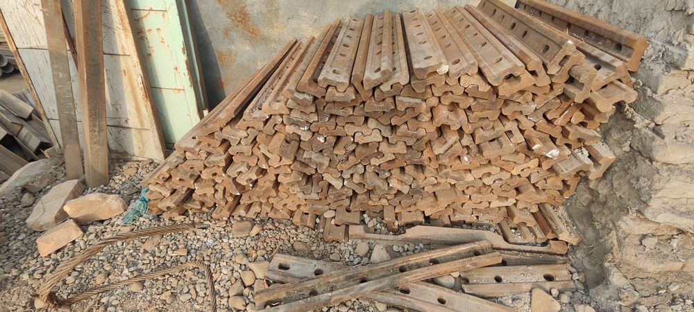 Накладках сотилади 43 лик релесники 250 дона бор Фаргона да турибди.