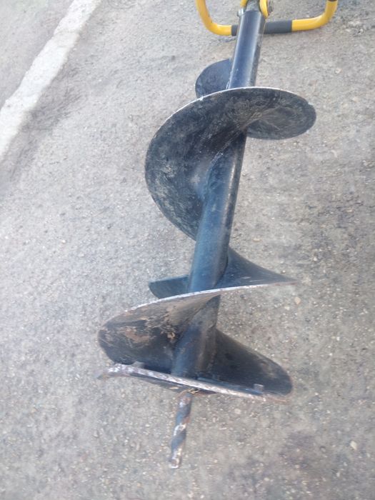 Бензиновият двоен свредел CIMEX е предназначен за пробиване на дупки в