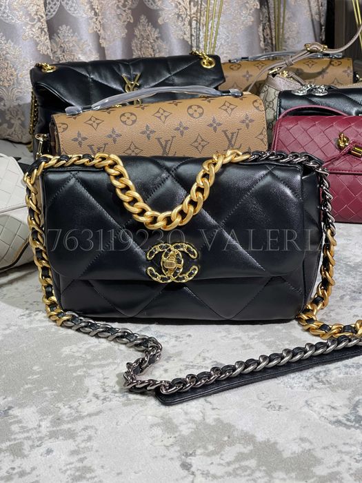 Geanta C8anel - model 19 Medium Size