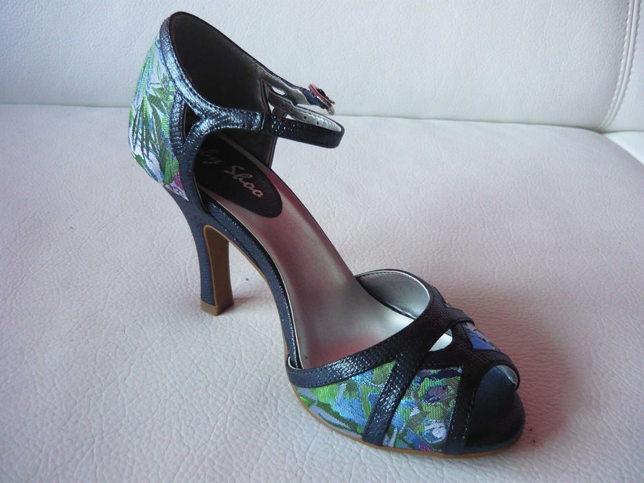 Продавам нови дамски сандали Ruby Shoo размер 37