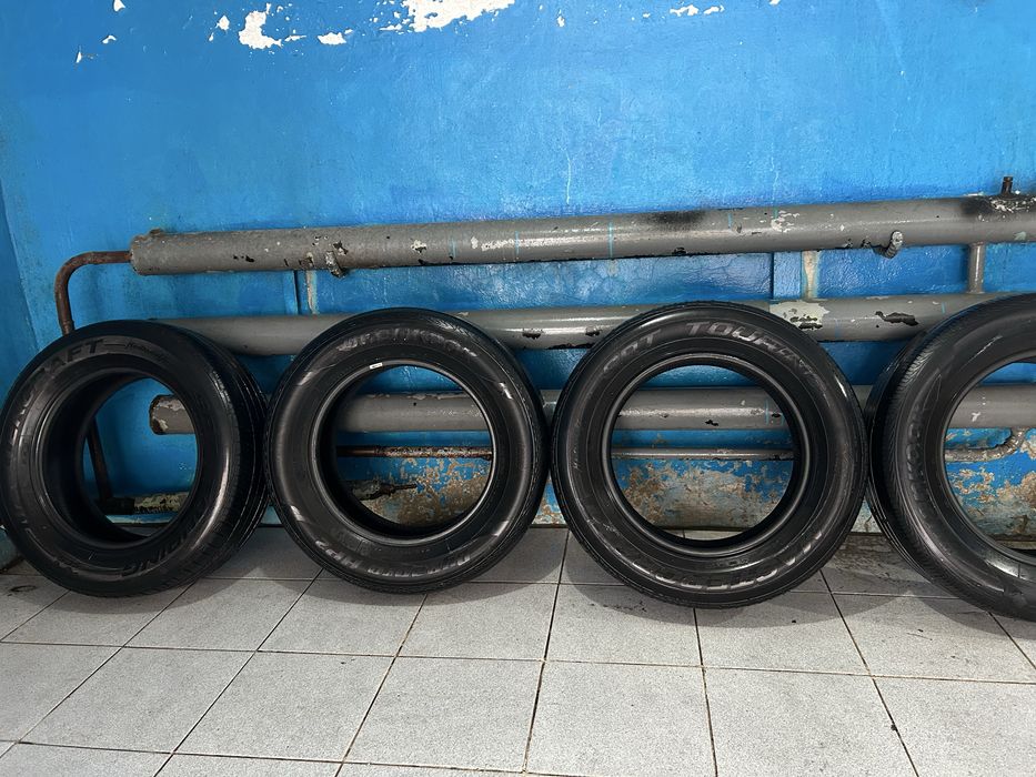 Шины 235/65/R17 СРОЧНО