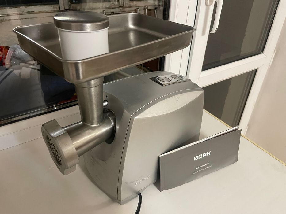 Мясорубка BORK M500