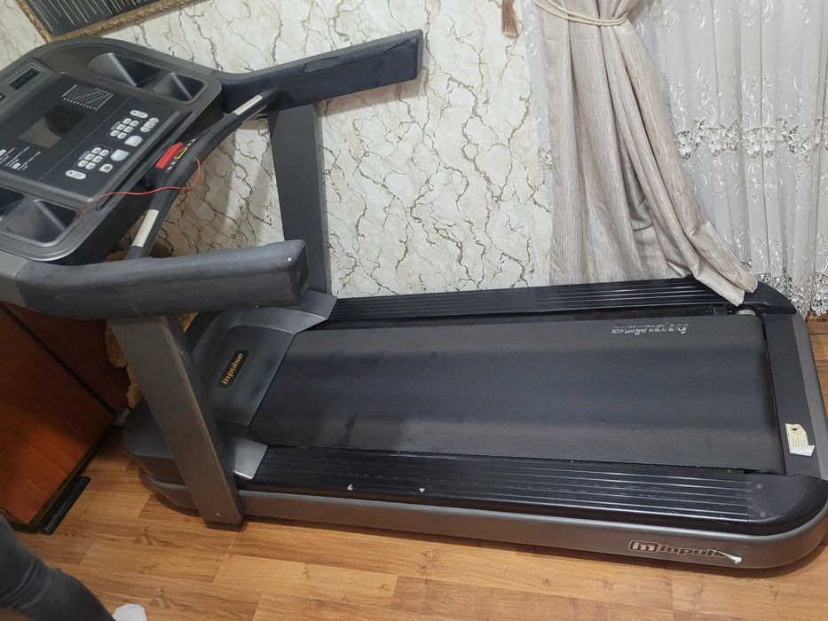 Bandă de alergat profesională Impulse