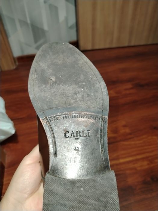 Продам ботинки кожа оригинал CARLI