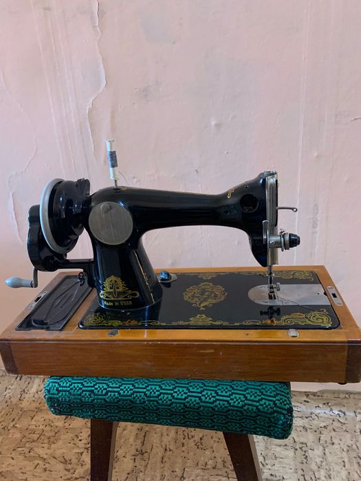 Антична руска шевна машина