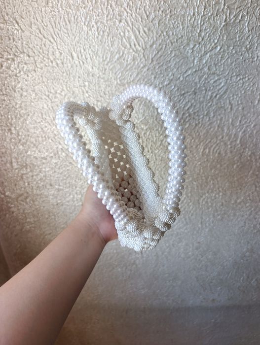 Белая сумка из бисера