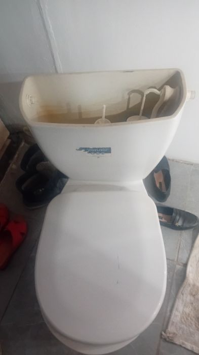Продам унитаз без крышки