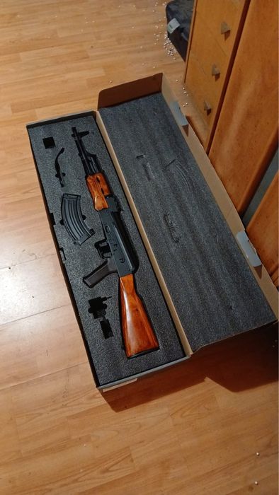 Replică airsoft electrică cyma cm048M
