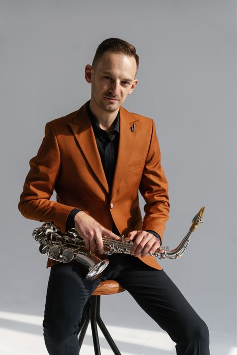 Саксофонист / живая музыка / музыкант