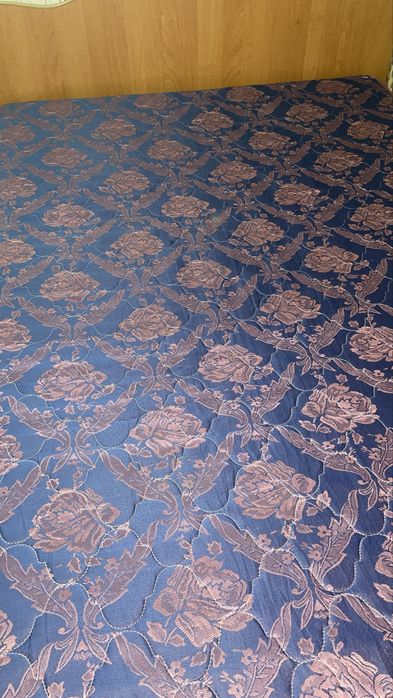 Кровать с матрасом