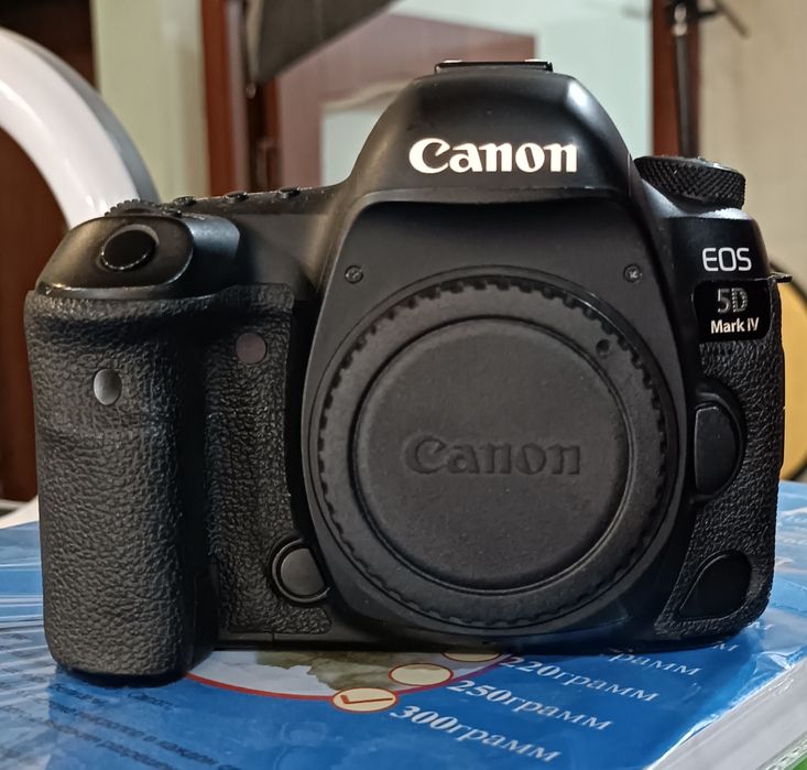Canon EOS 5D Mark IV body