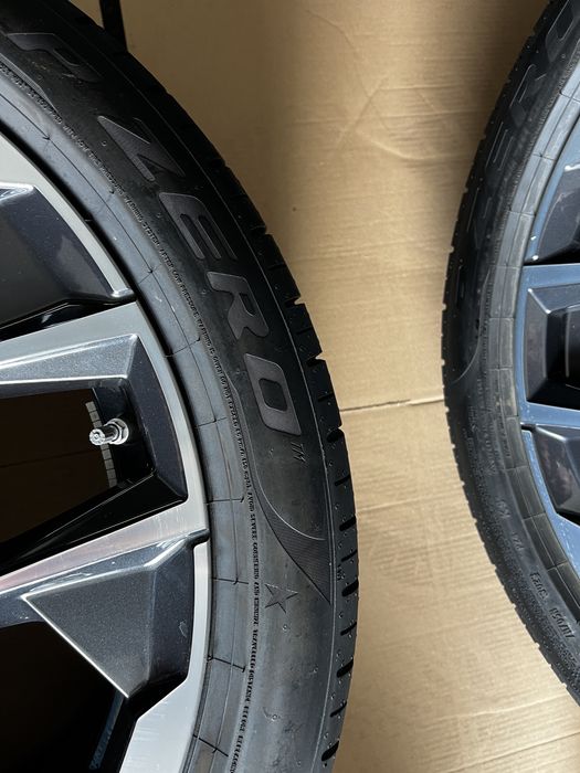 4 anvelope vara NOI Demo , Bmw X7 , 315/35/22 + 275/40/22 , Pirelli * , RunFlat !