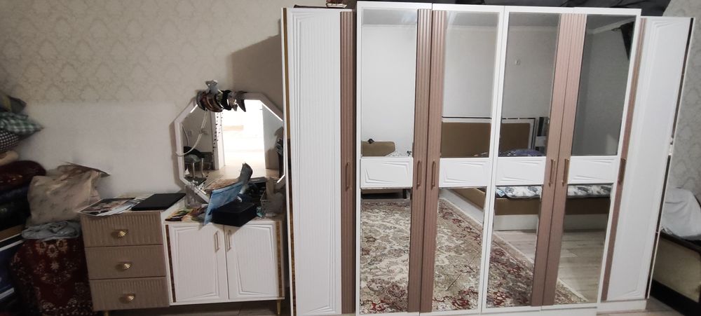 Спальный гарнитур
