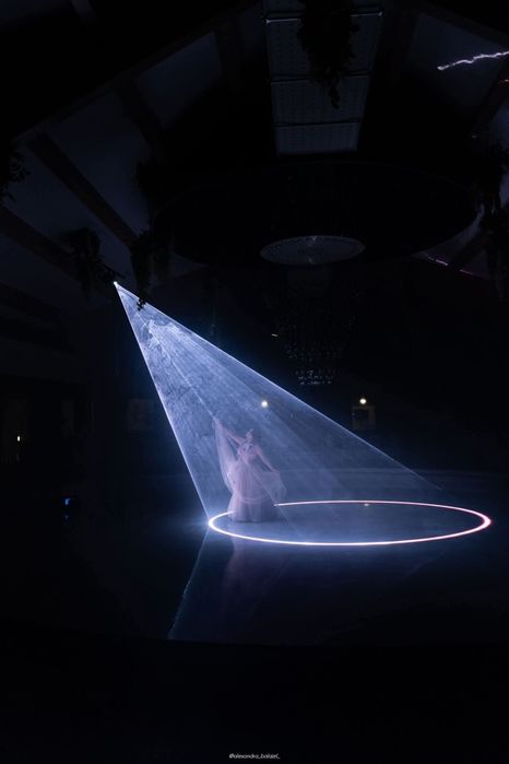 Laser dansul mirilor