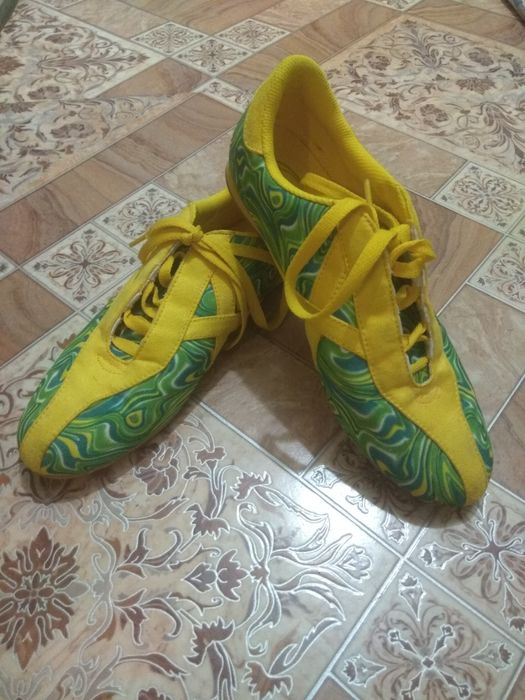 Женские кроссовки