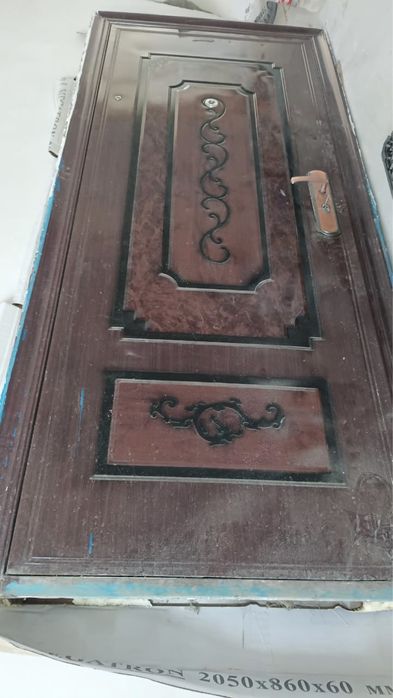 Б/у дверь продаеться