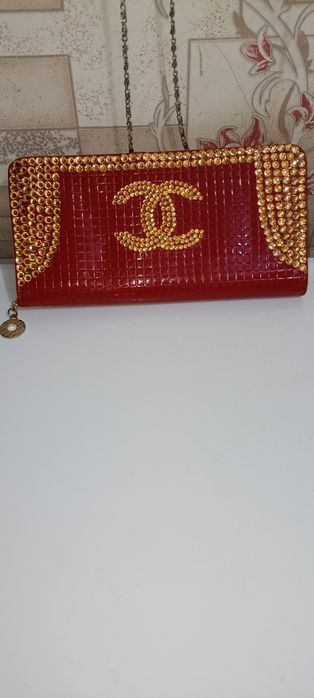 Продам красивый клатч новый!