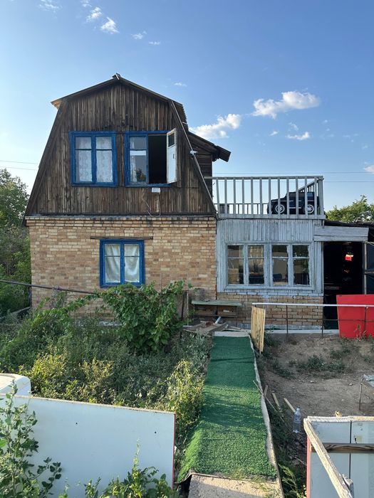 Продам дачу на спутнике около речки!