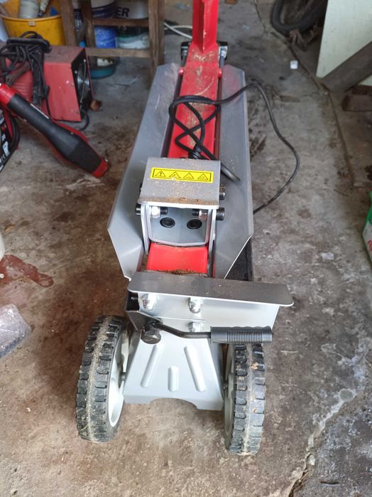 Despicător bușteni, presiune 7t