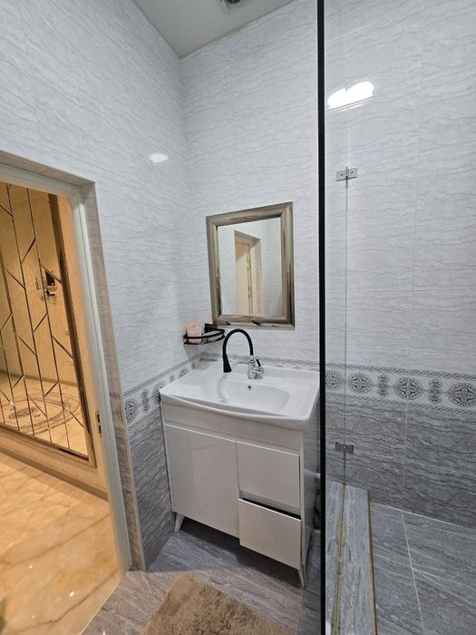 Новза хамза метро Голден хауз 2/2/7. Порядочным