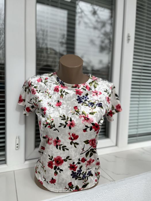 Нови блузи / топове по 10€