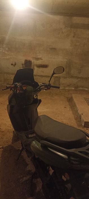 макси-скутер 180 см³