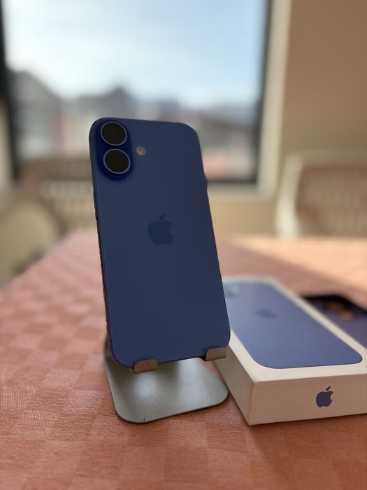 Vand iPhone 16 UltraMarine ca nou!