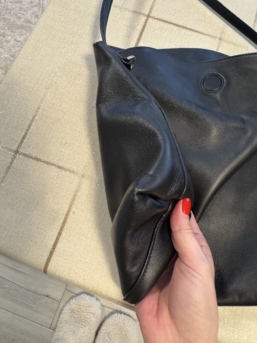 Дамска чанта със среден размер