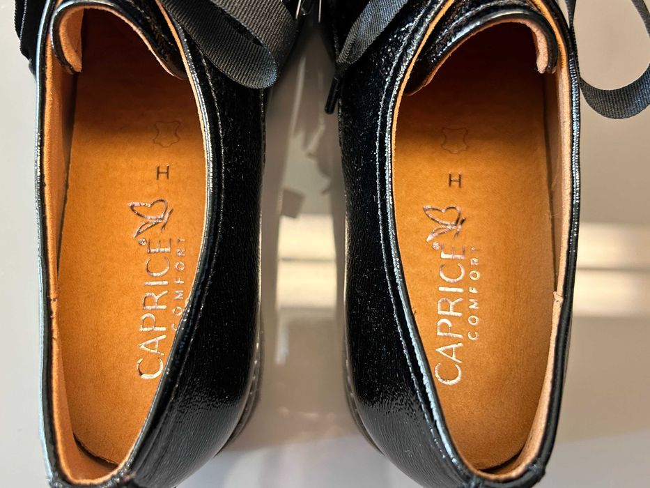 НОВИ Обувки Caprice, номер 39