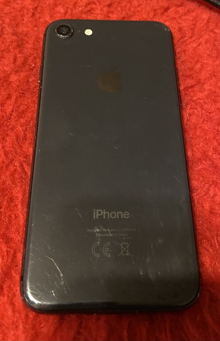 Продам айфон 8 .торг