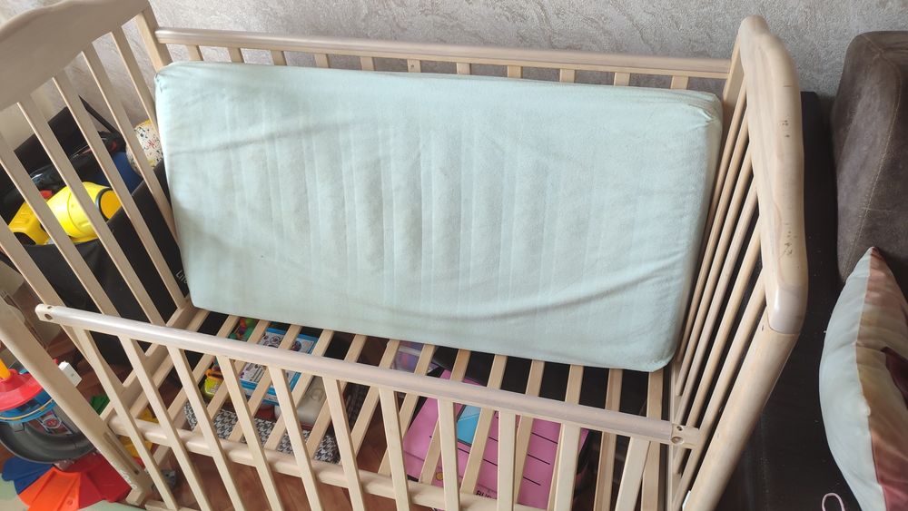 Кровать-манеж  детская