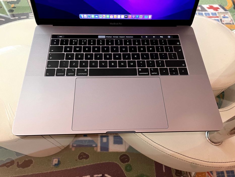 MacBook Pro 2018 15.4 inch 32 GB DDR 4, 2.2GHz i7 6 Core, 256GB SSD