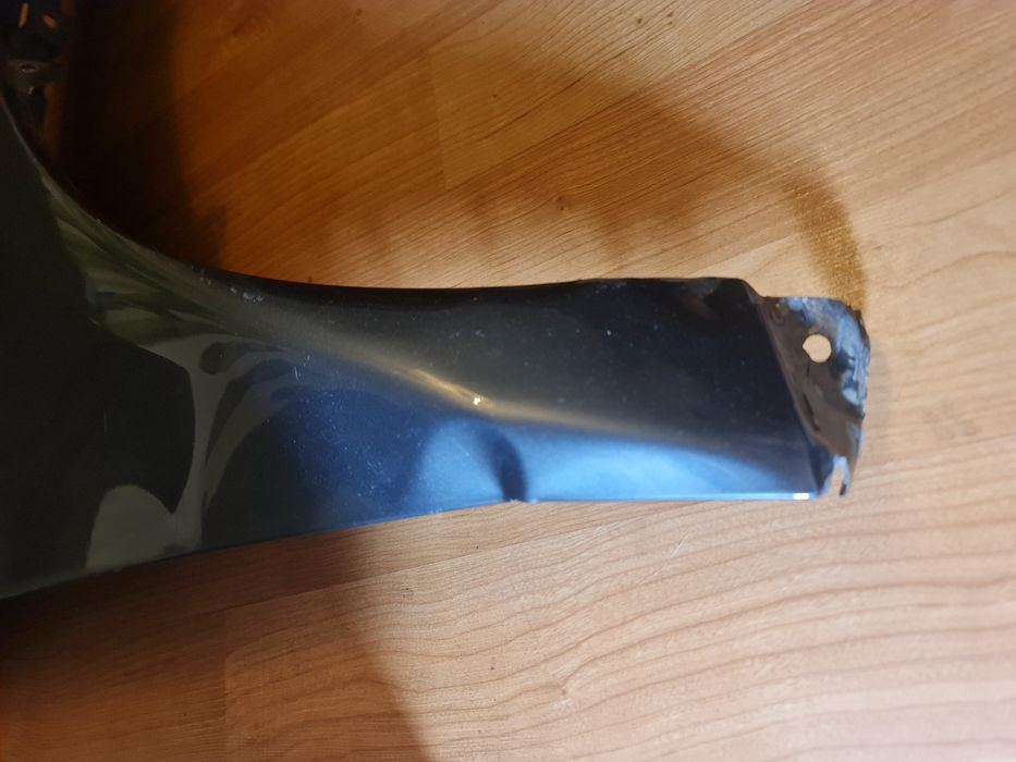 Vand Aripa dreapta originala avariata VW Passat Alltrack Gri Metalizat