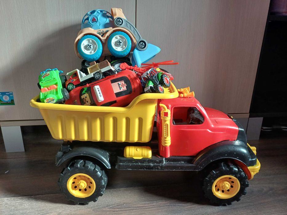Детско камионче с подаръци