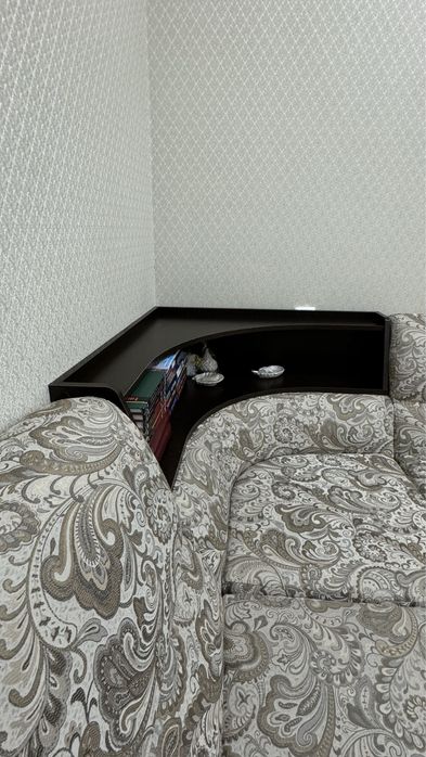 Диван , угловой . Для гостинной