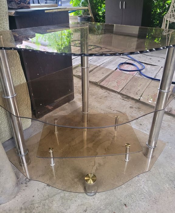 Стеклянный столик