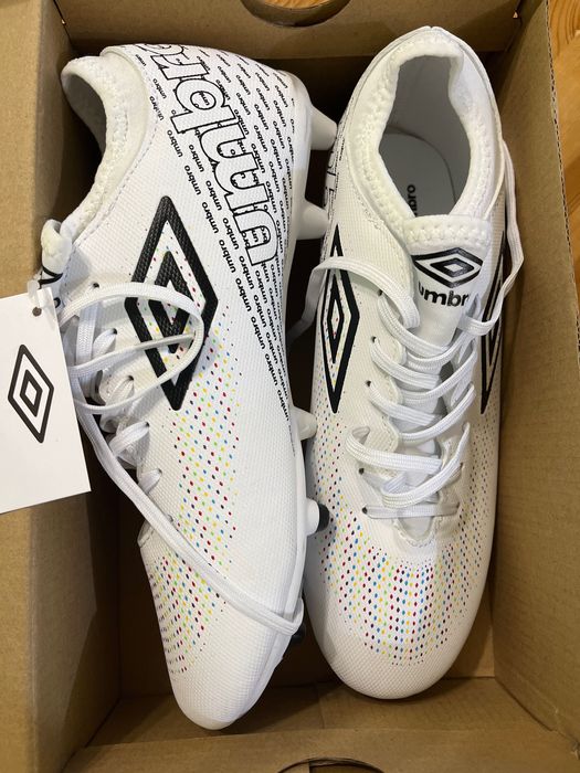 Бутонки: Umbro бели