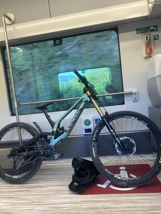 Bicicleta Downhill Canyon Sender 2024, fox 40, sram x0