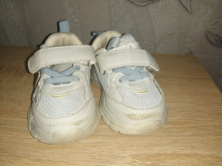 Продам детскую обувь