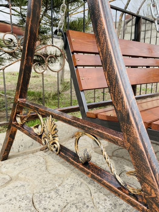 Качели кованые садовые