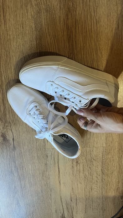 Бели кецове Vans (39)