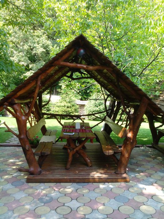 Foisoare, Terase, Cabane stil A-Frame si Case din structura de lemn