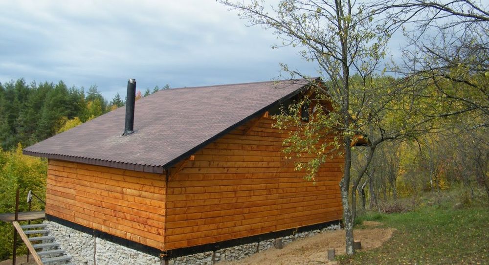 Vând cabane de lemn