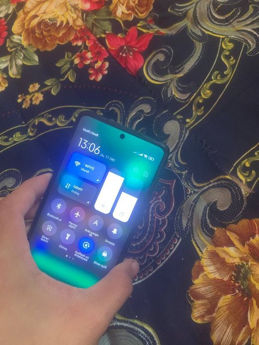 Poco 3x Navoi koʻrinib savdo bor