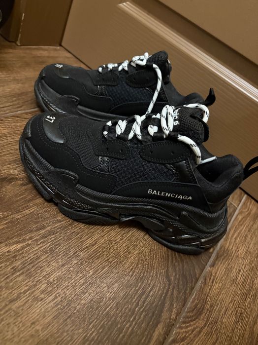 Balenciaga Нови