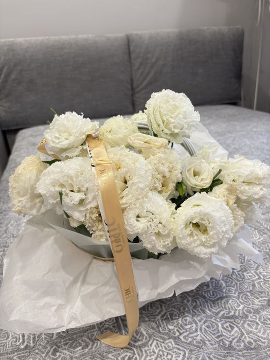 Букет цветов и корзина